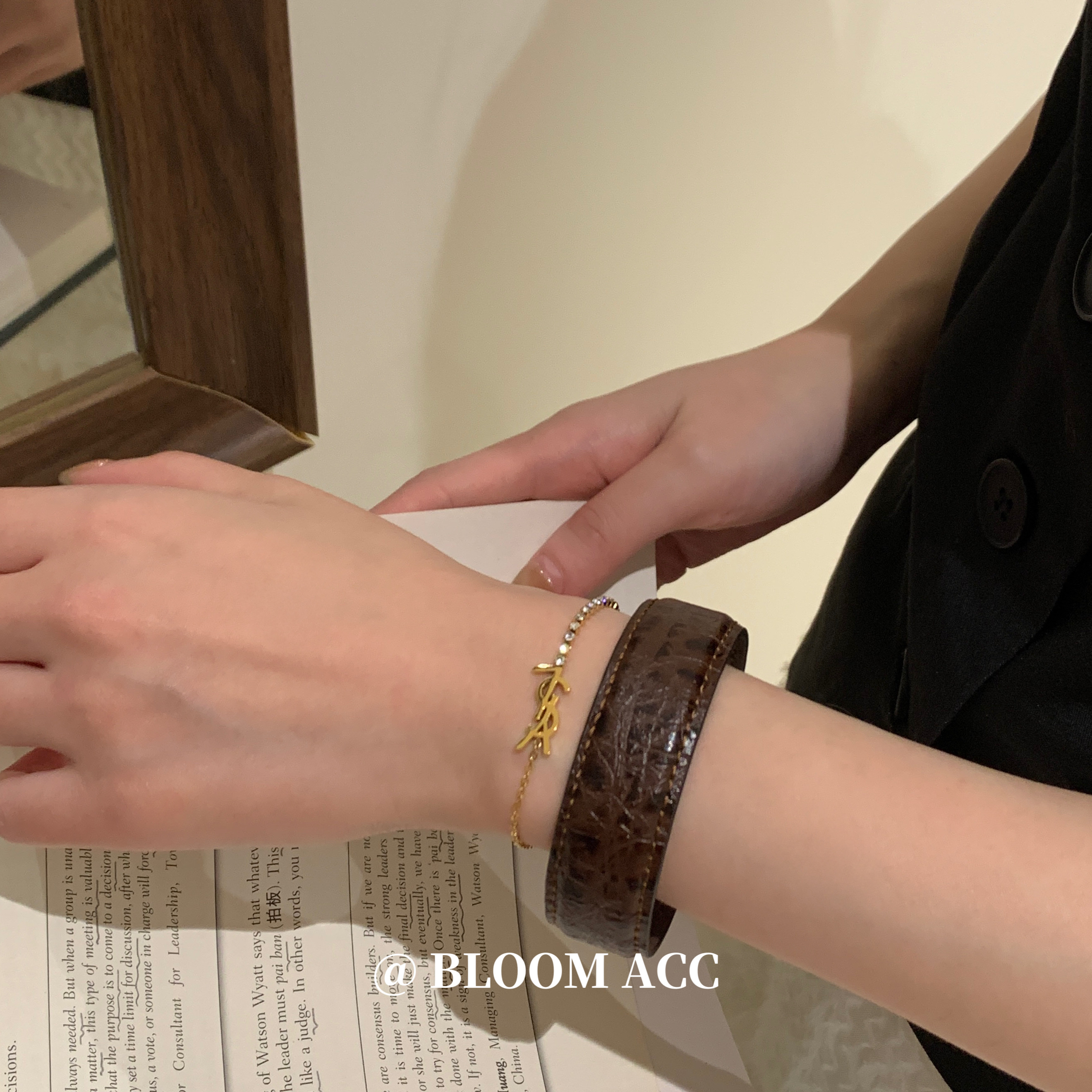 欧美风简约复古高级感鳄鱼蛇皮纹真皮牛皮手镯开口可调节手环手饰