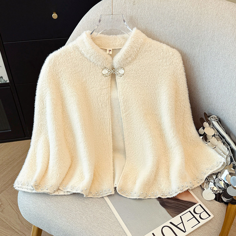 冬季年轻款少女2025改良版白色新娘敬酒服配旗袍披肩外搭斗篷开衫