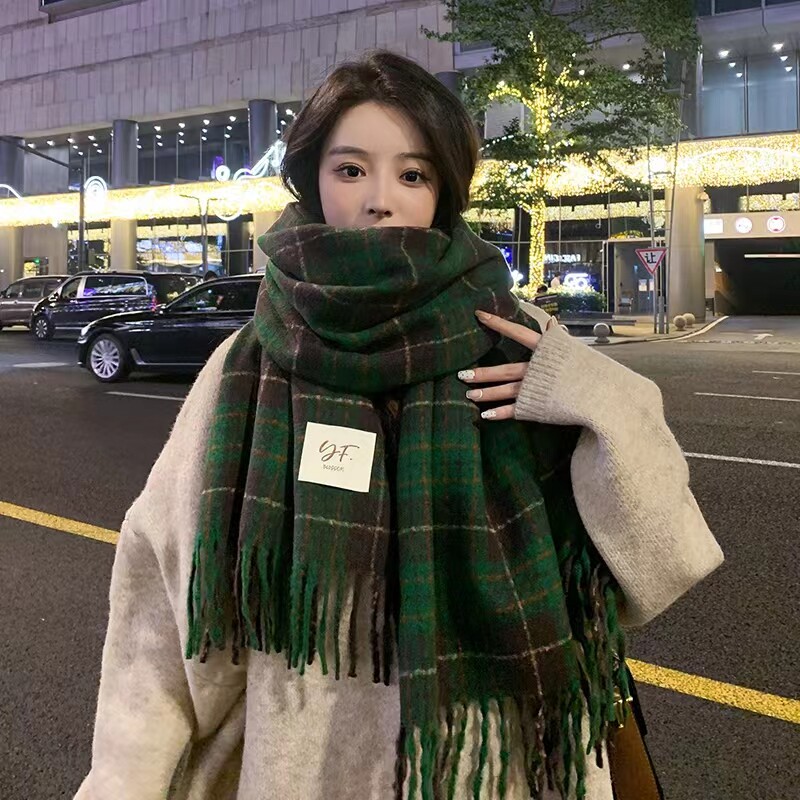 日系复古绿色仿羊绒围巾女秋冬学生保暖百搭气质格纹咖啡色围脖潮