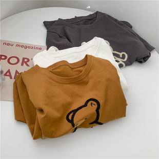 毛巾绣抽象小熊短袖磨毛棉T恤女土黄色圆领套头春季新款内搭外穿T