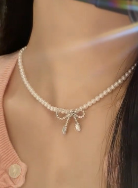 气质甜美珍珠蝴蝶结项链轻奢小众设计感吊坠简约时尚百搭大气配饰