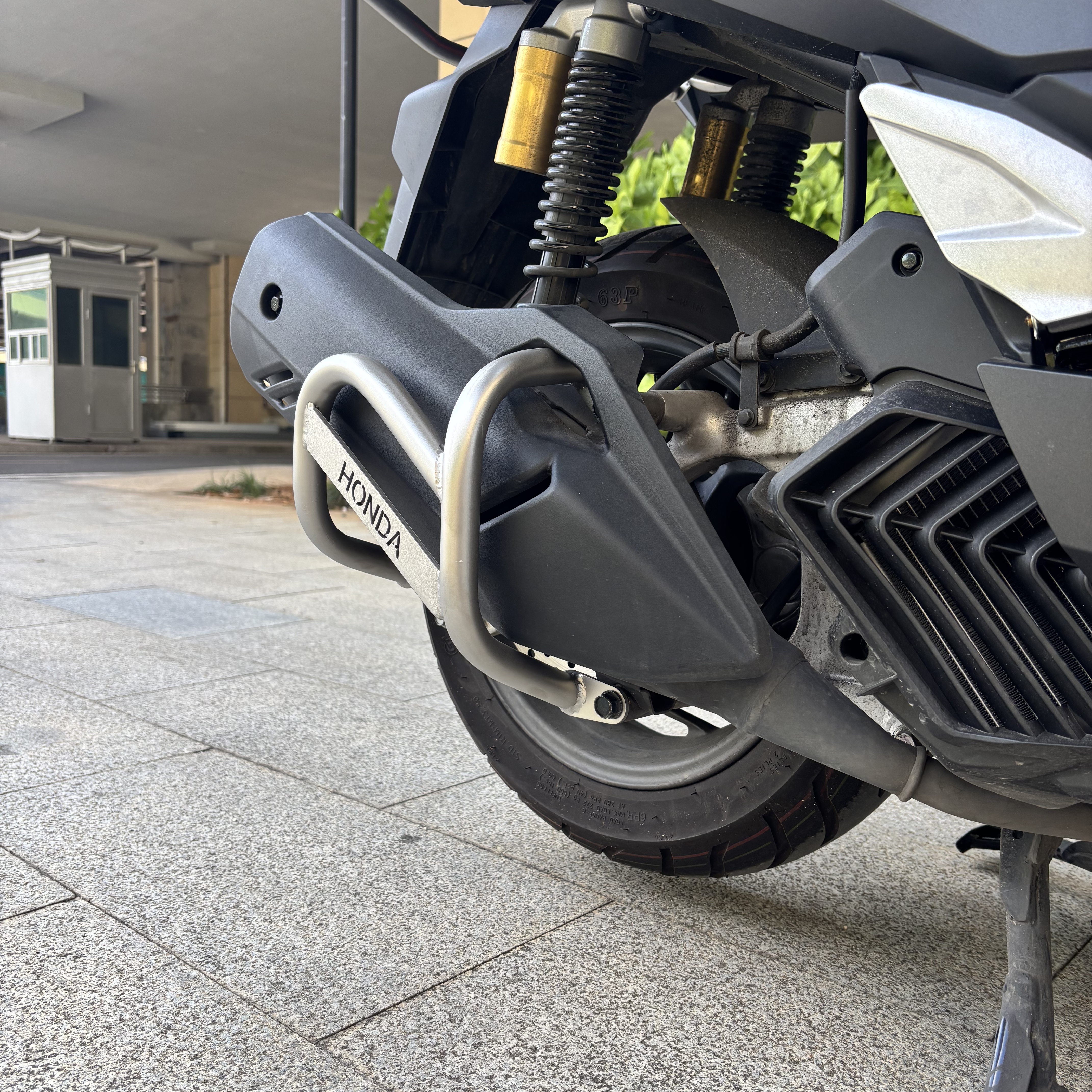 适用本田pcx160排气保护杠