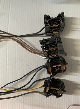 福特蒙迪欧致胜 福瑞斯 福克斯近光H7远光H1大灯灯泡灯座插头原装