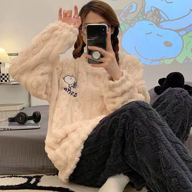 法兰绒加厚长袖睡衣女冬季甜美秋冬小熊瑚绒保暖外穿家居服套装