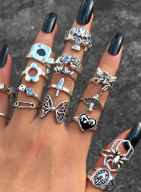 Punk Gothic Heart Ring Set for Women Black Dice Vintage