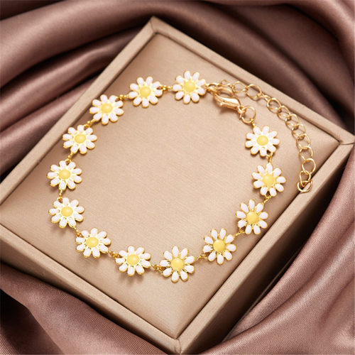 2024Fashion Trend Unique Design Elegant Delicate Small Daisy