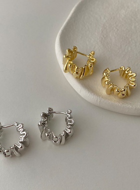 2023 New Arrival Simple Temperament Irregular Pleated Hoop