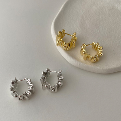 2023 New Arrival Simple Temperament Irregular Pleated Hoop