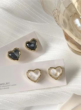 Trendy Vintage Heart Earring Women Classic Black White Stud