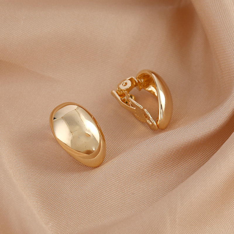 Must Have Golden Vintage Oval Glossy Metal Minimalist Clip