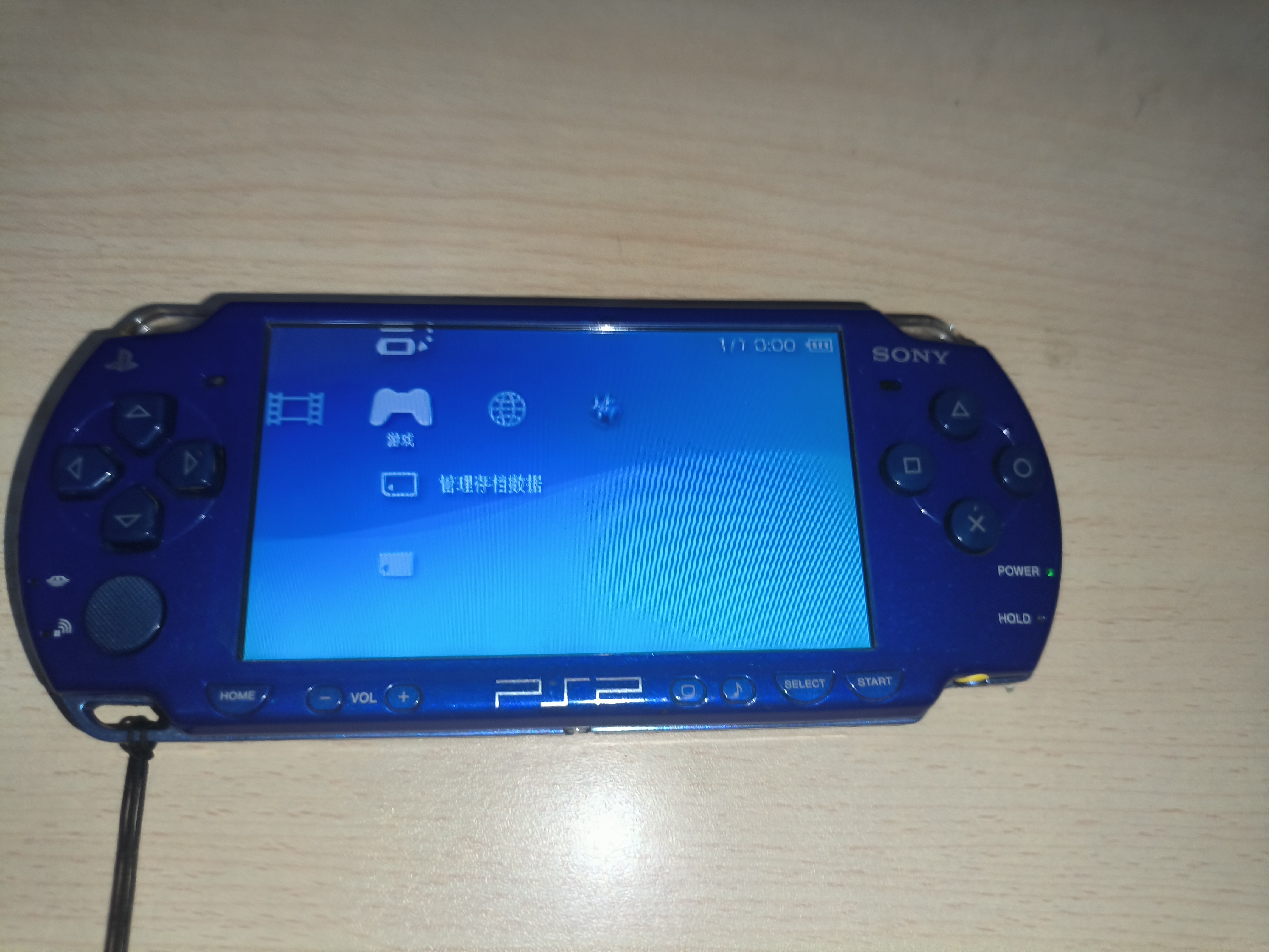 psp2000掌上游戏机电池盖卡扣断装满游戏
