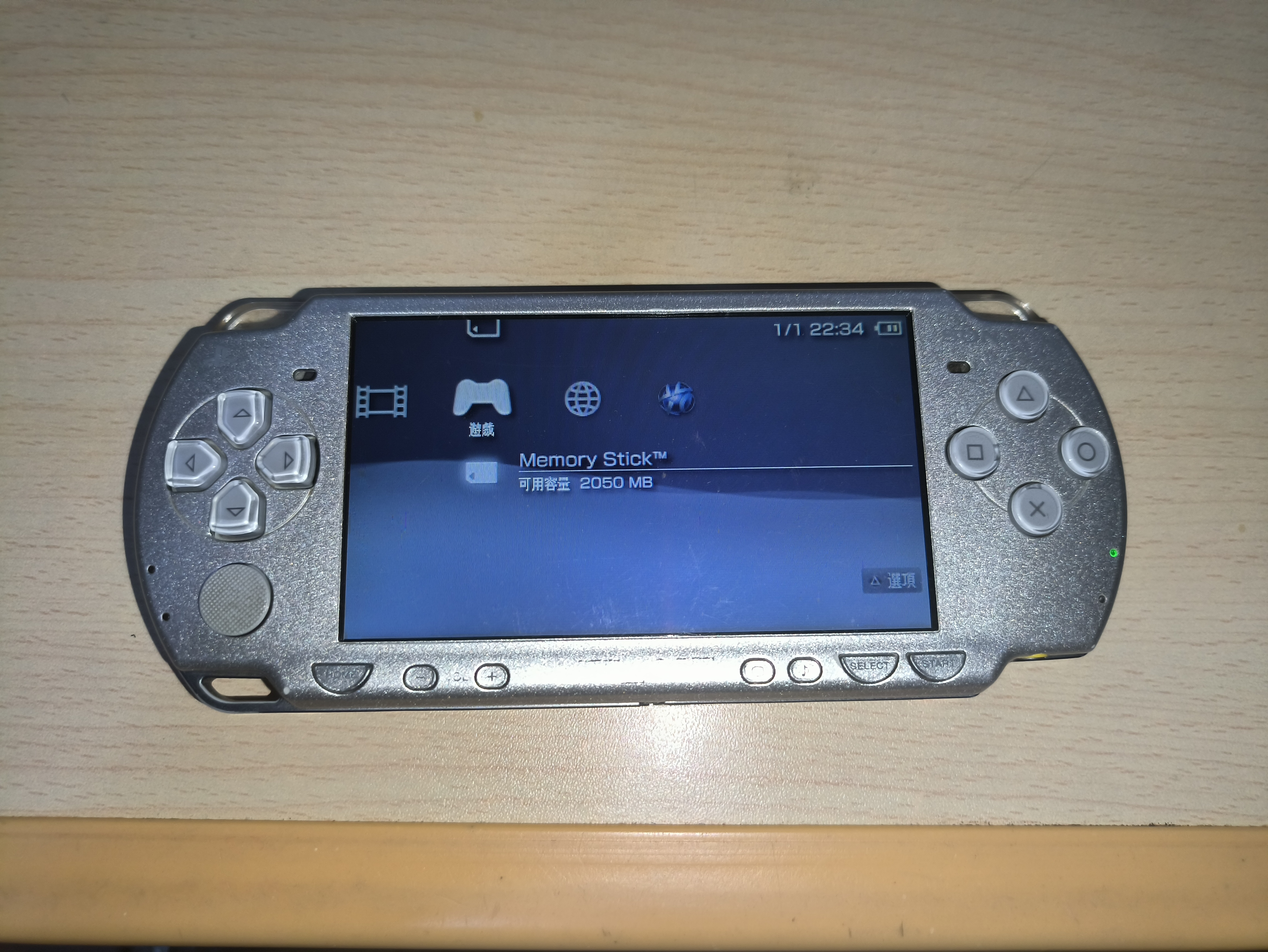 psp2000掌上游戏机银色怀旧童年掌机装满游戏