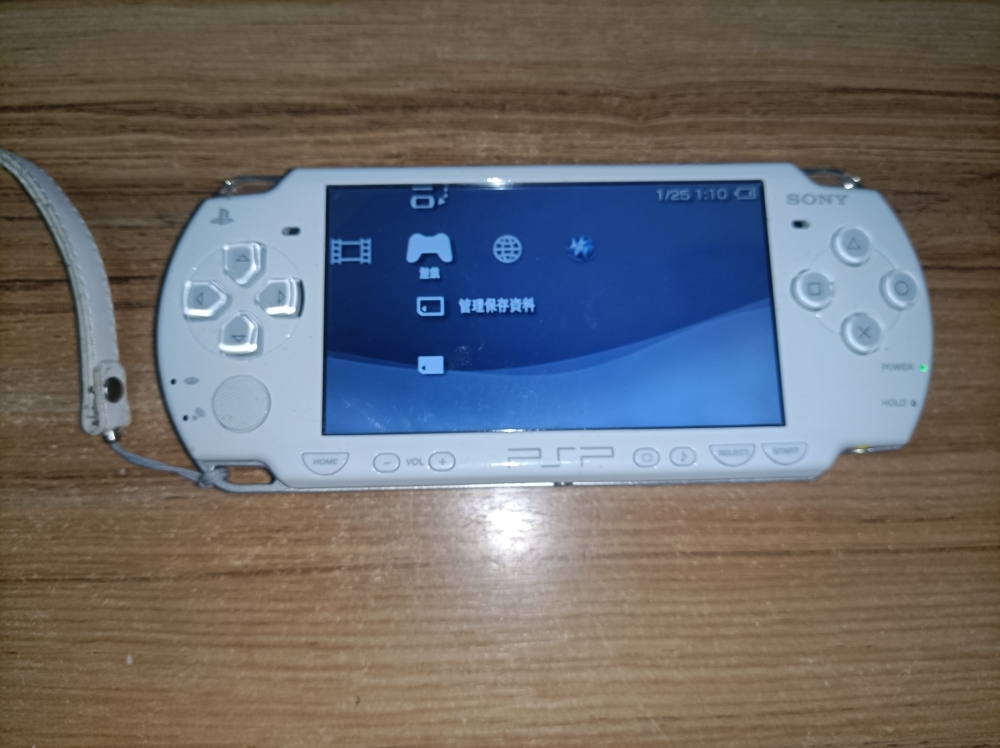 索尼psp2000游戏机掌机装满游戏和模拟器