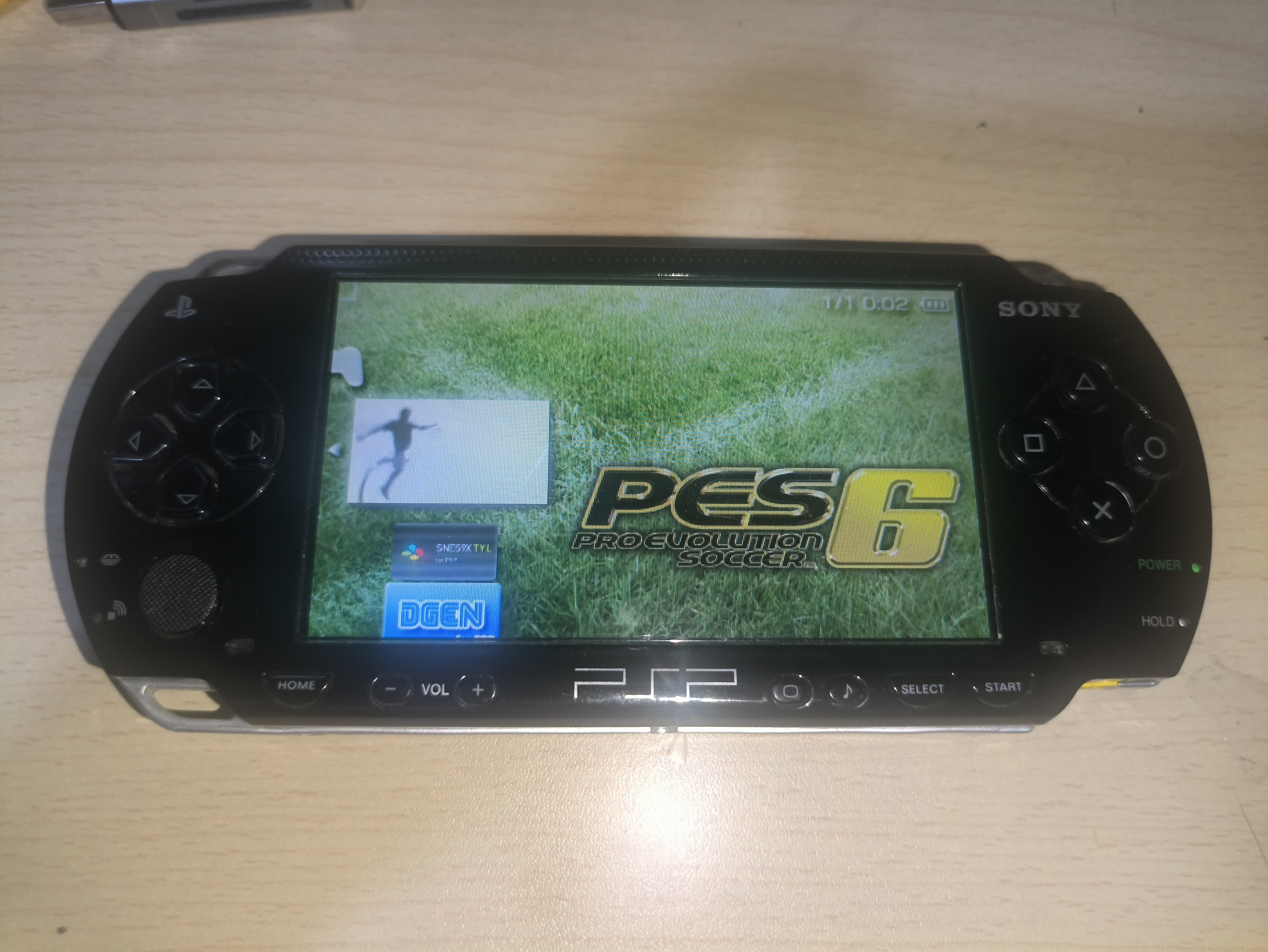 psp1000掌上游戏机黑色装满游戏