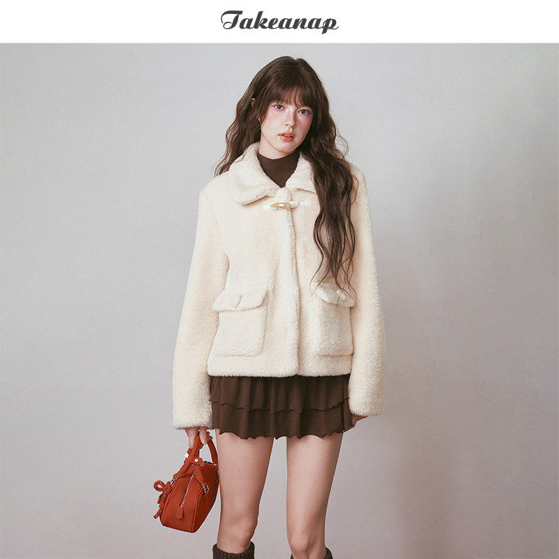 TAKEANAP午睡 拉贡羊羔毛短外套女冬2026新甜美牛角扣保暖仿皮草