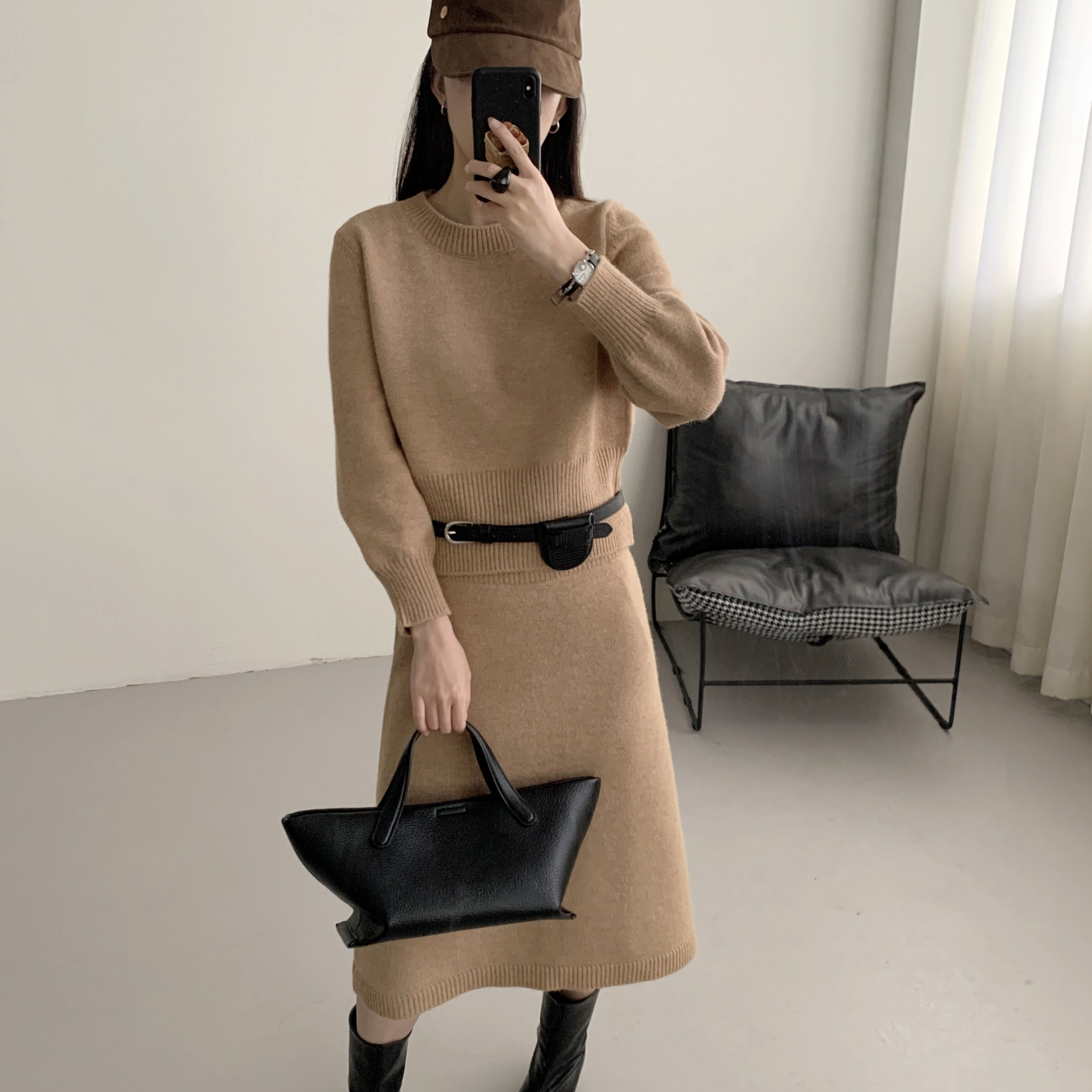 荷宝娜纯色圆领灯笼袖毛衣女2025新款高级感优雅简约套头毛衫秋冬