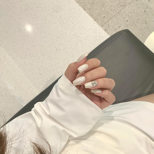 纯手工穿戴甲高级感海莉白月光爆闪猫眼堆钻显白成品美甲指甲贴片
