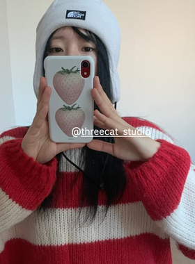 韩ins两只草莓欧尼菲林壳适用于iphone17promax苹果16pro/15/14/13/12/11全包Xsmax手机保护套XR亮面