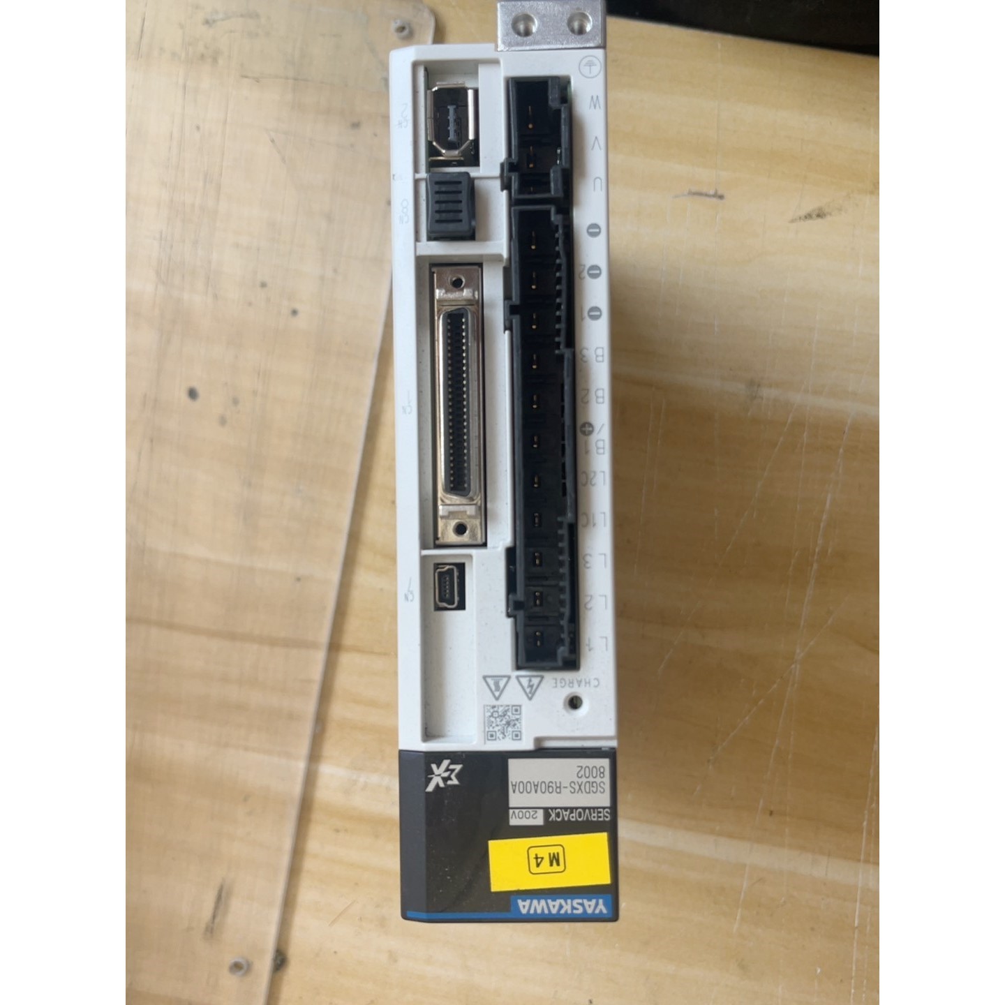 安川100W伺服驱动器SGDXS-R90A00A8002