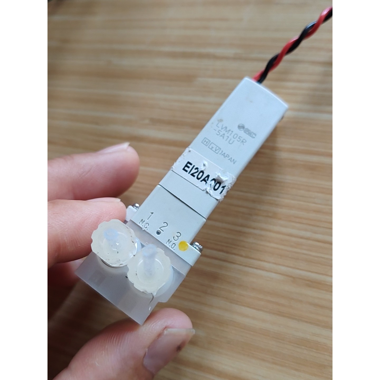 电磁阀LVM105R-5A1U日本原装二手拆机,功能正