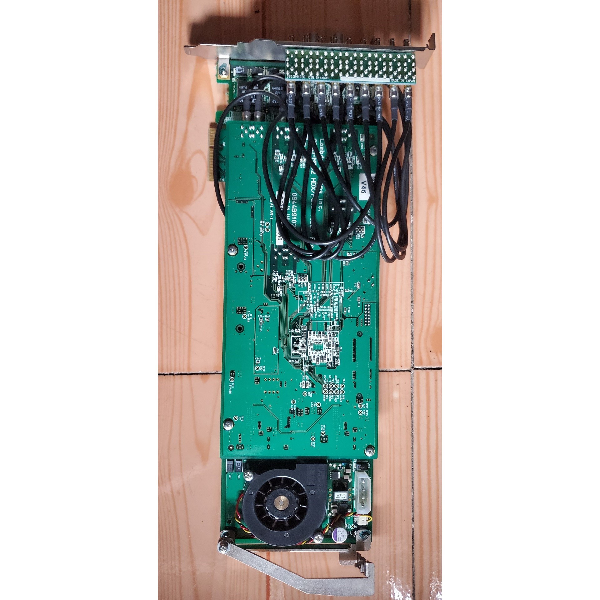 七彩太阳能地埋灯,买多了出几个,有支架安装上插在阳光能照射的