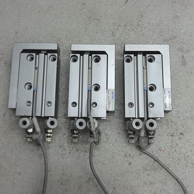 侧滑气缸,HLH10X30S,成色新,实物图,每只上配2个插