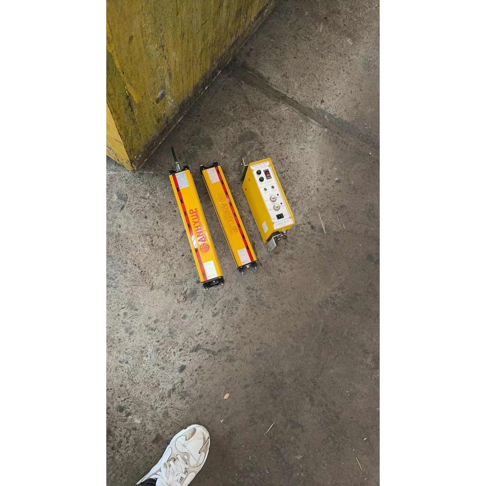 韩国安协ANHYUP安全光幕控制器AH-SRS08