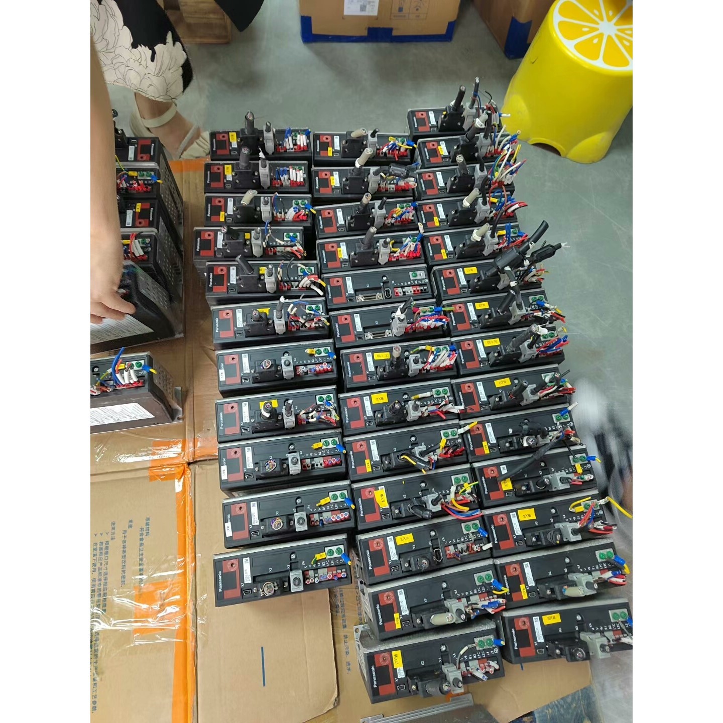 伺服MBDJT2210,MHMJ042P1S