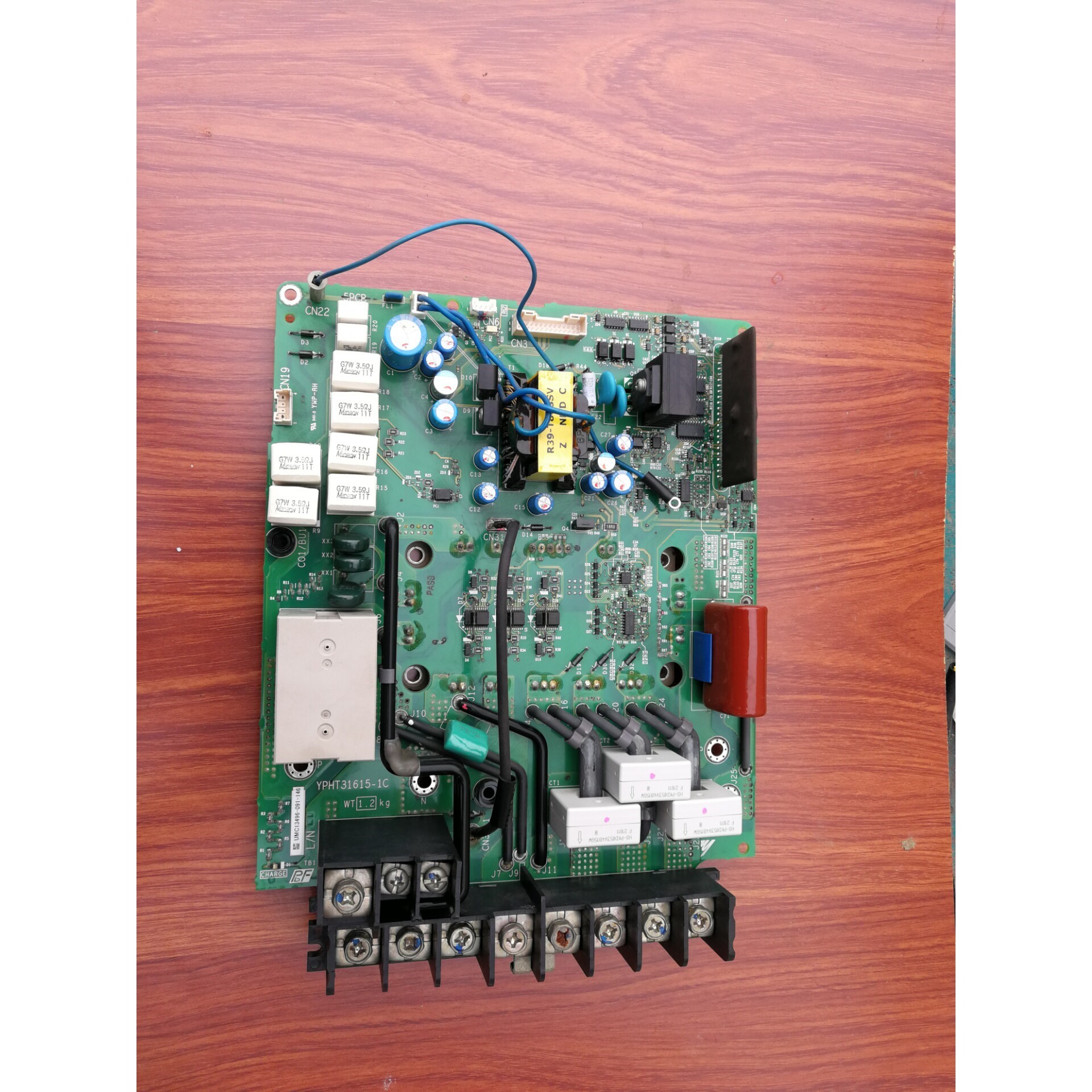 安川变频器h1000 15kw a1000l1000a18.