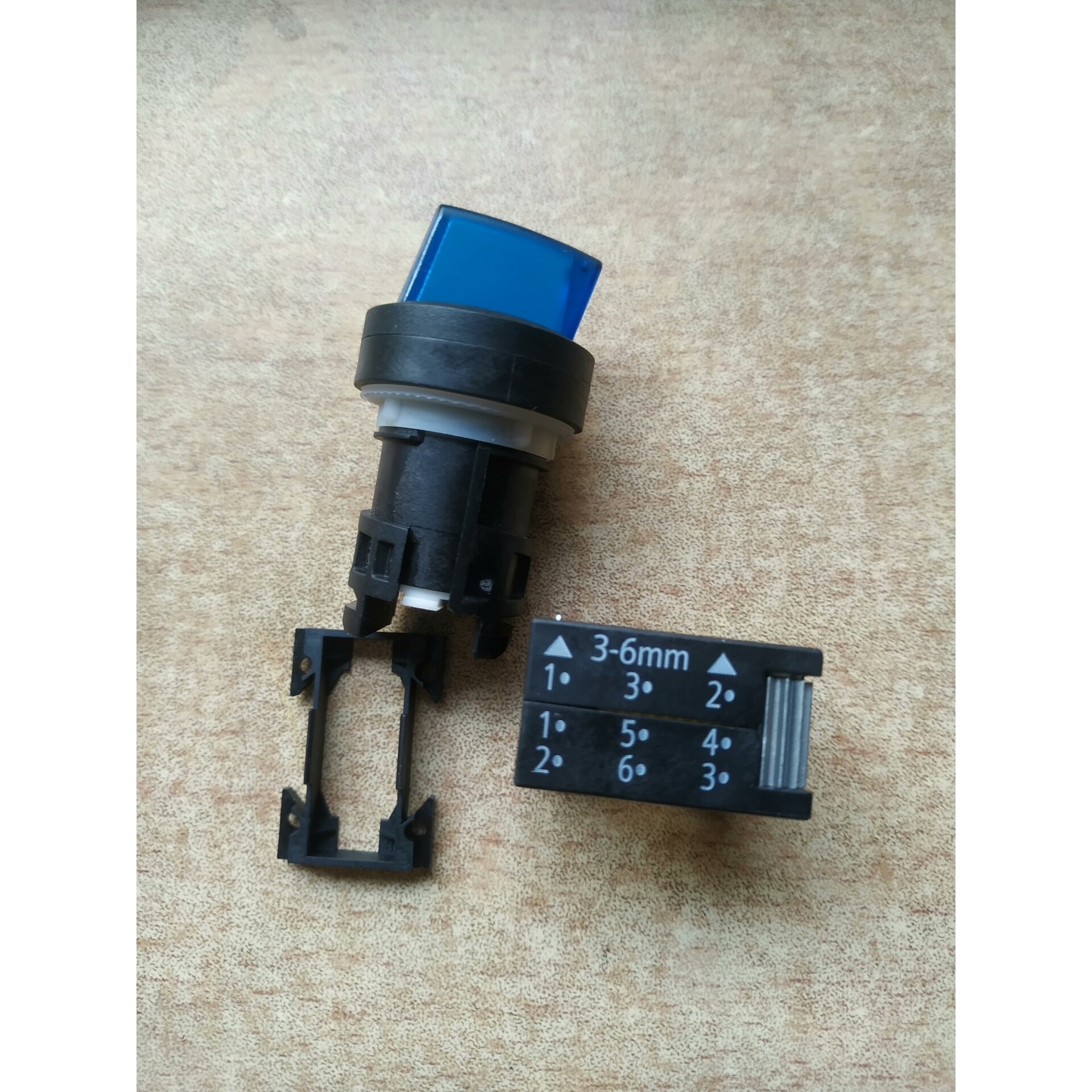 3SB3001-2GA51三位.左位瞬时,右位自锁,蓝