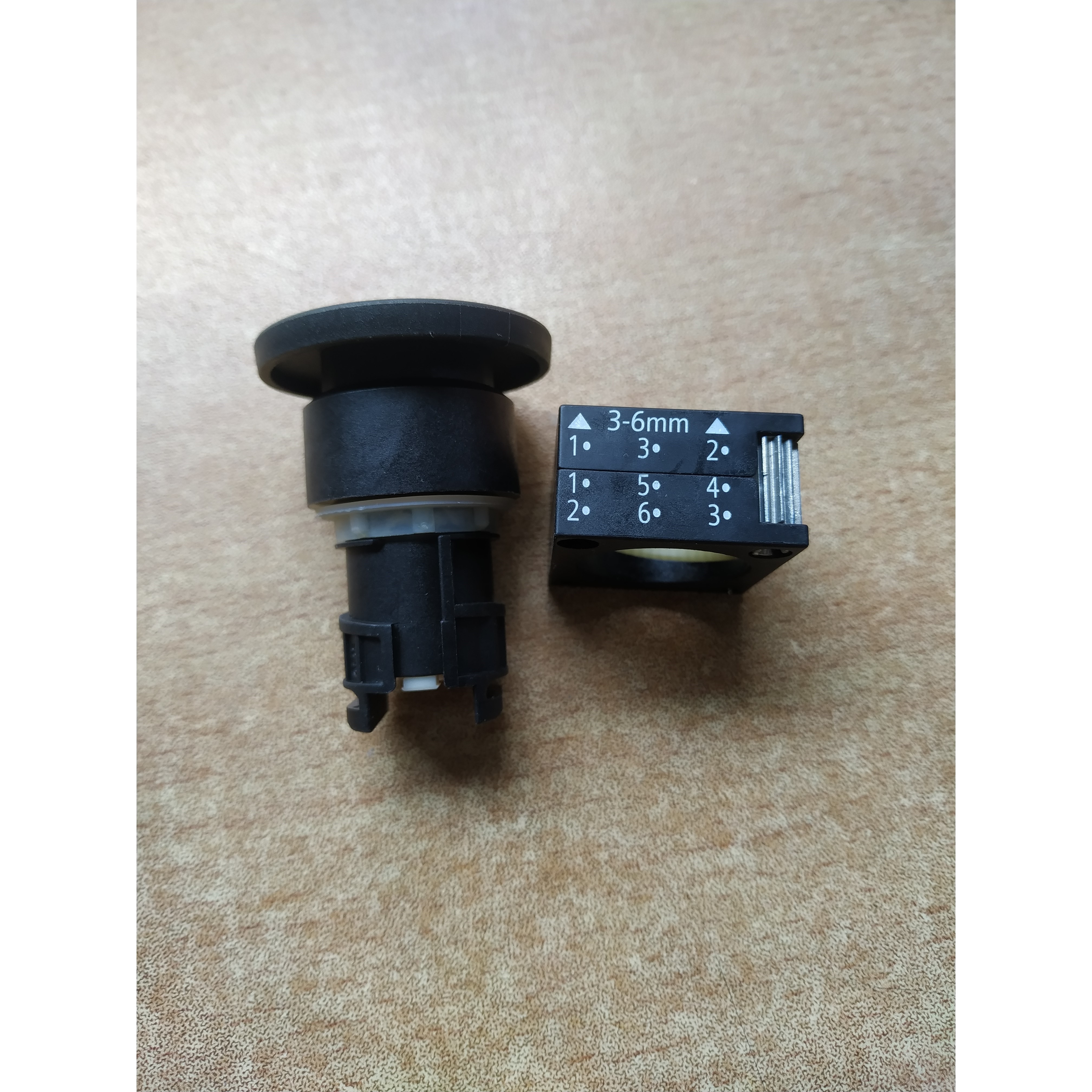 3SB3000-1GA11蘑菇头按钮.直径40毫米.全