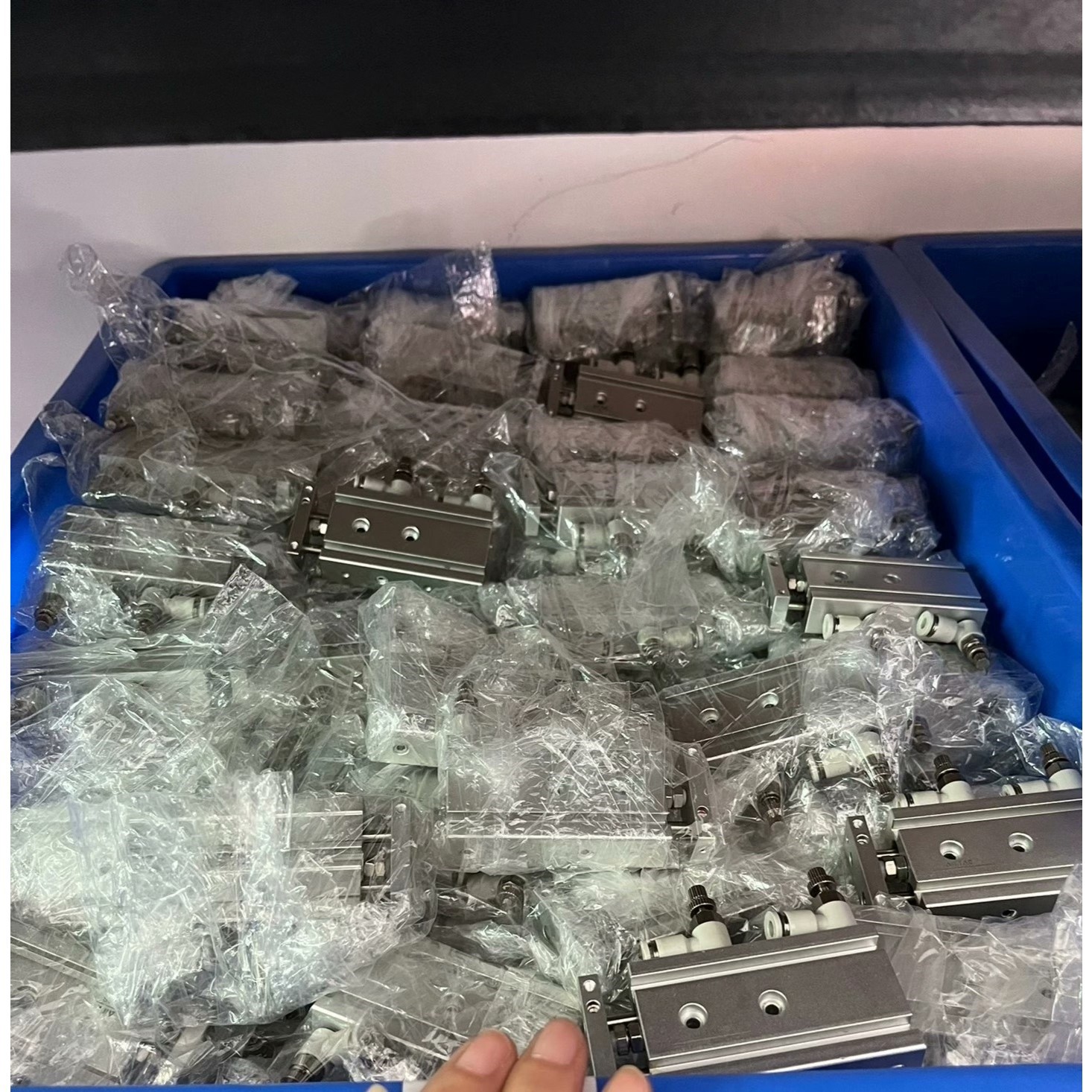 亚德客原装TR6X20S双轴气缸,几乎全新拆机,实物拍摄.气
