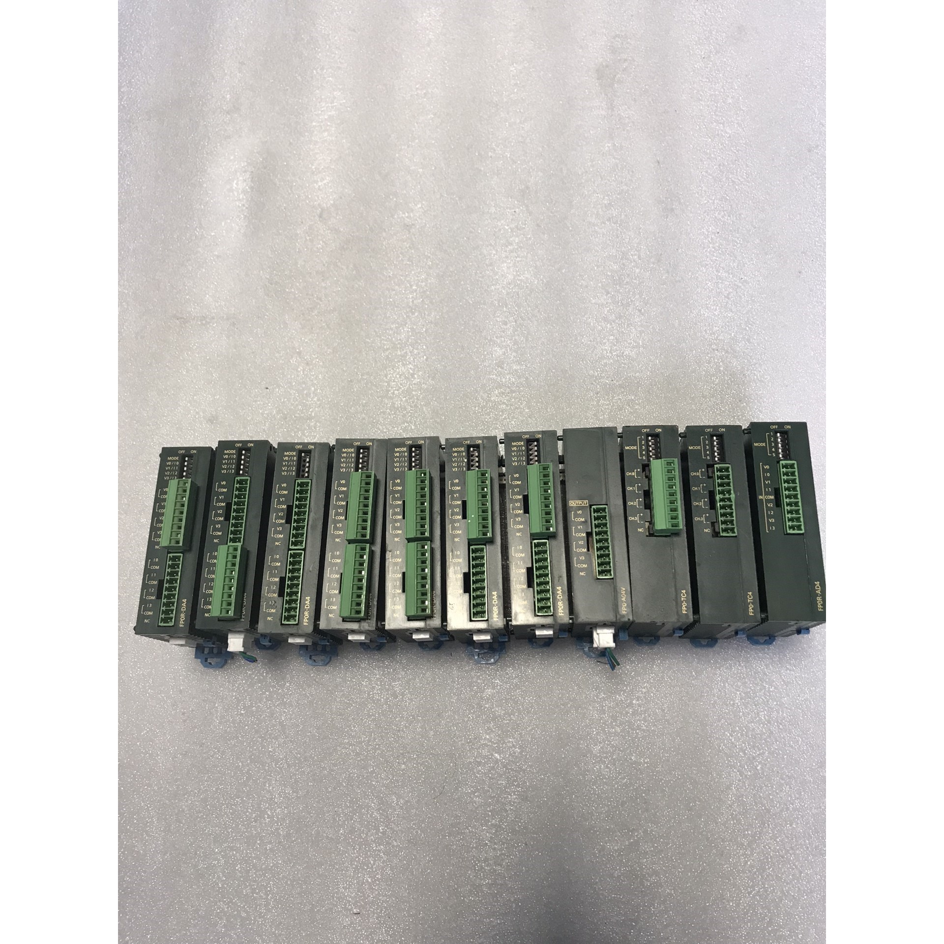 小模块 AFP0RDA4/FP0-A04V/FPO-TC