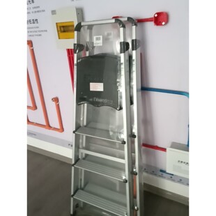 特力屋品牌梯子库存货总高度1.48米,第四梯一米高度,铝合金