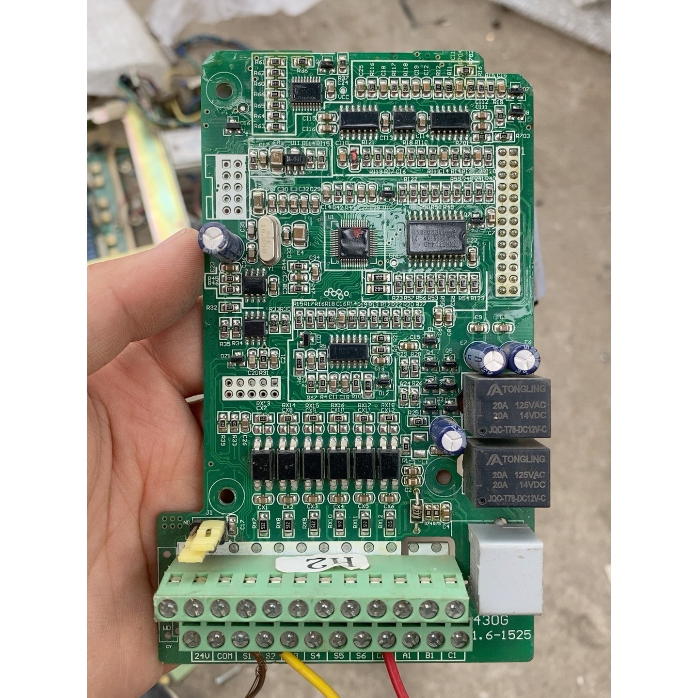 出一个的STEC质量流量计,型号SEC-7330M.适用