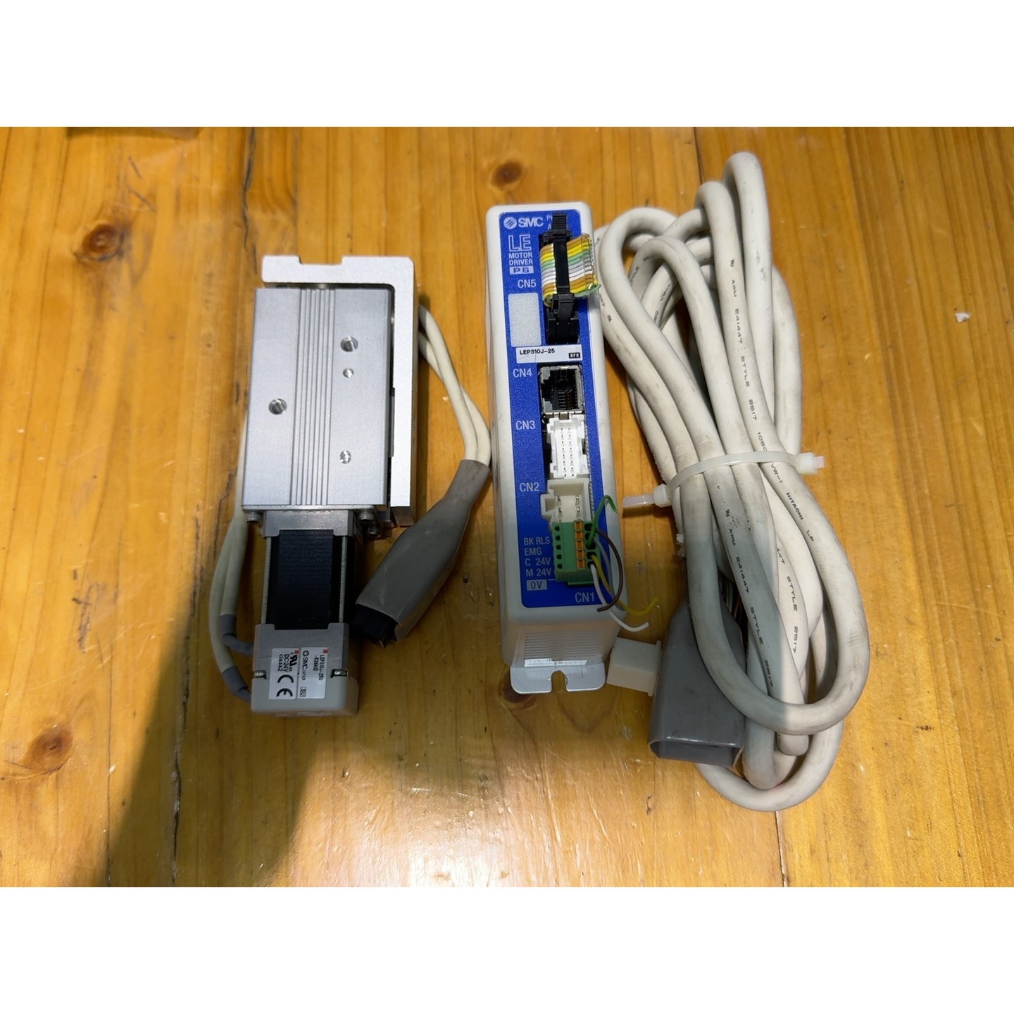 日本原装电动执行器LEPS10J-25U-R36N1D