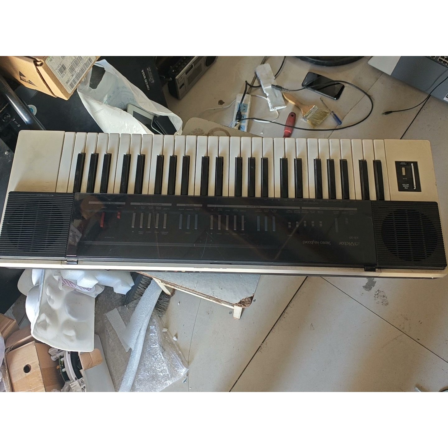 Victor立体声电子琴KB-30,实物拍摄.没有电源,无法