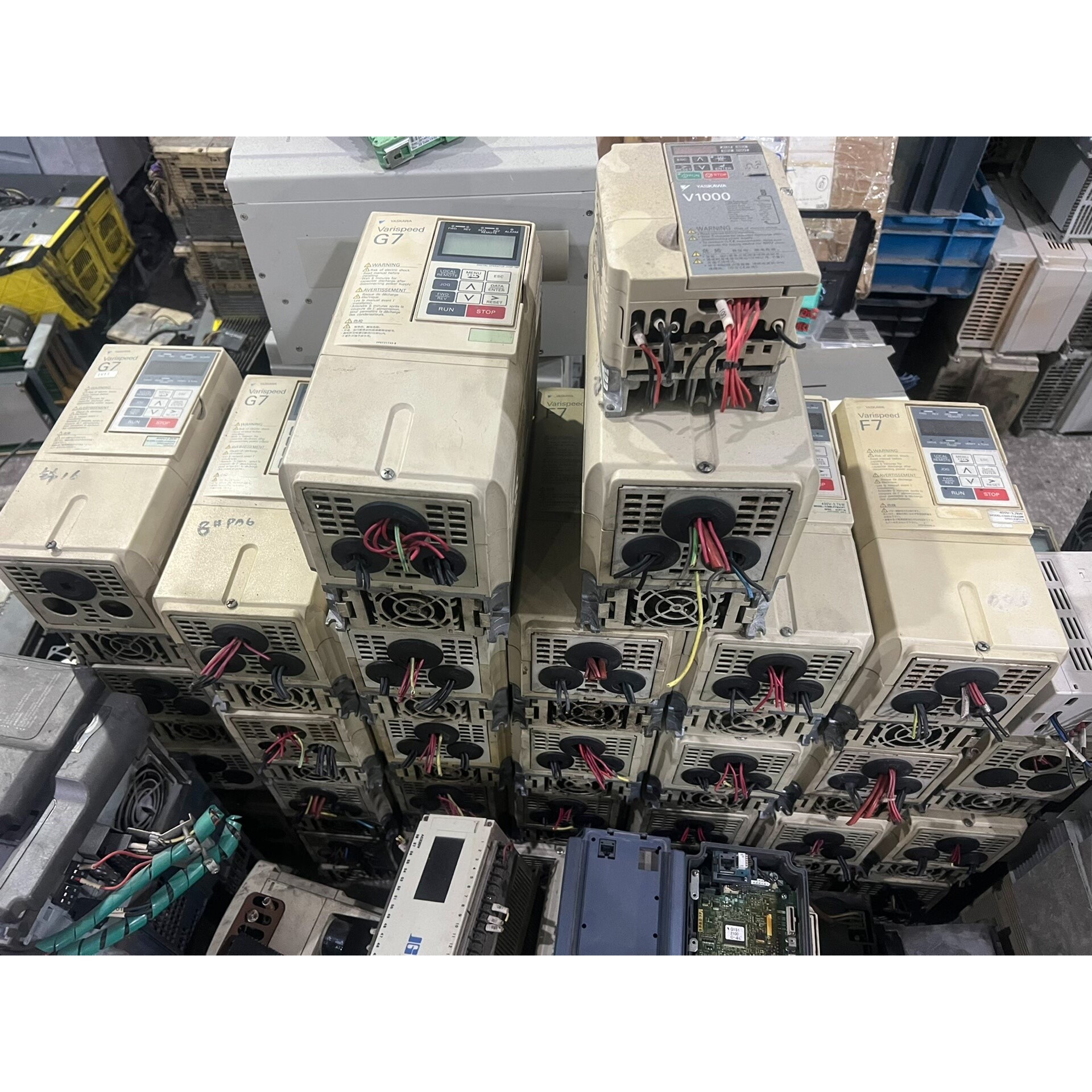 成色新 安川G7变频器CIMR-G7A42P2  2.2kw