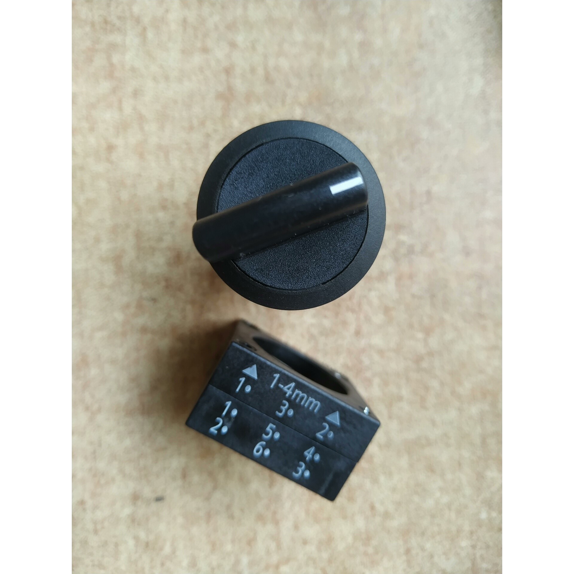 3SB3000-2GA11三位旋钮开关头.左瞬时,右自