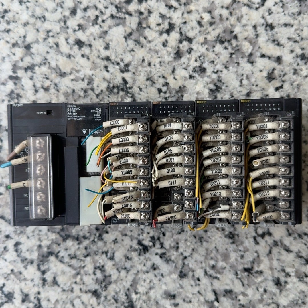 PLC模块一套,包含CJ1M-CPU12?PA202?