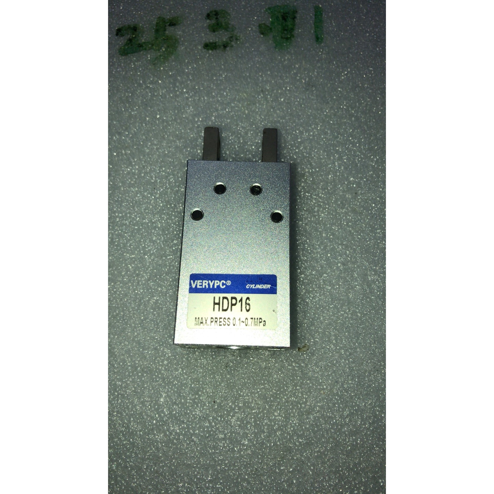 全新没用过的一个VERYPC手指气缸:HDP16,最大压力0