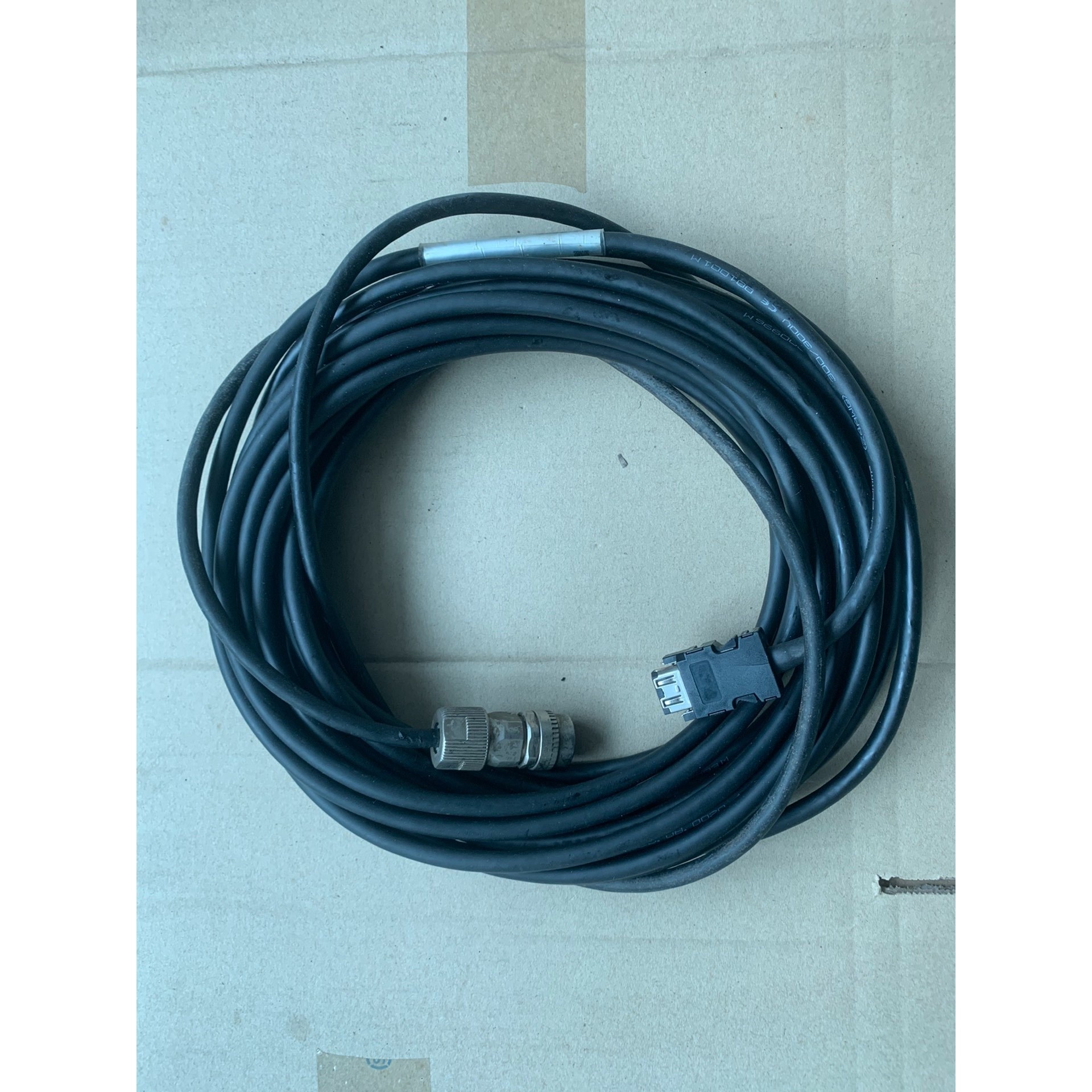 电机线  MR-J3ENSCBL10M-L实物图,成色漂亮,