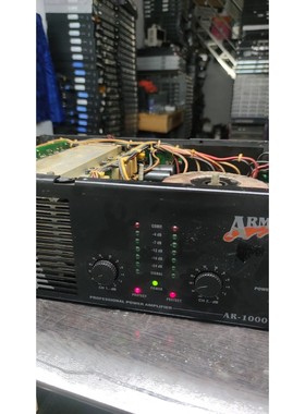 大功率舞台功放ARMADA牌子,型号是AT-1000.给人的