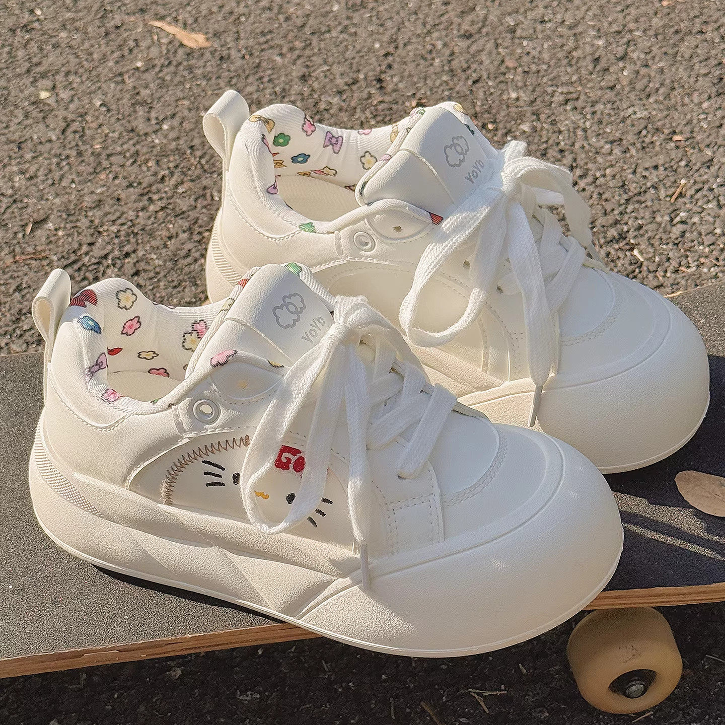 英国DHWA小白鞋女2026春秋新款厚底面包鞋学生卡通印花运动休闲鞋