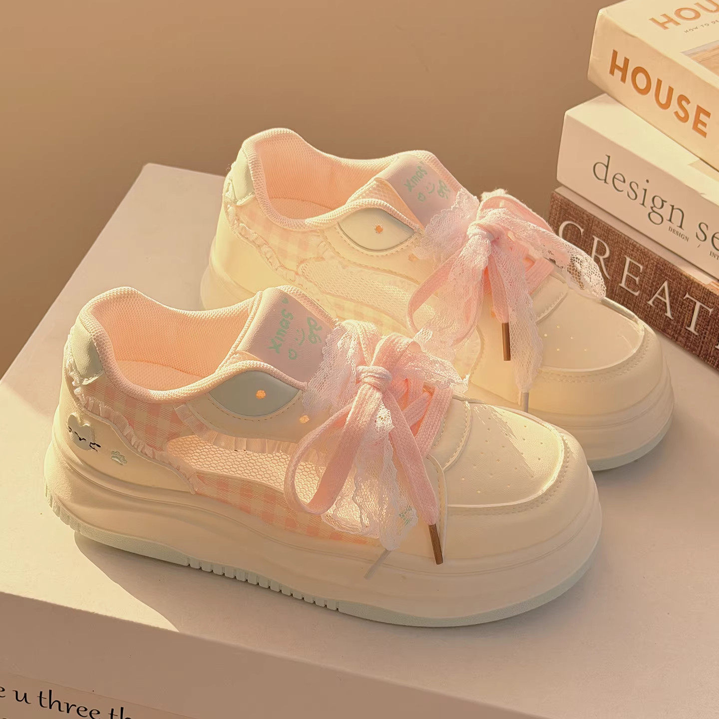 英国DHWA小白鞋女款2026夏季新款甜美风配裙子休闲鞋透气网面板鞋