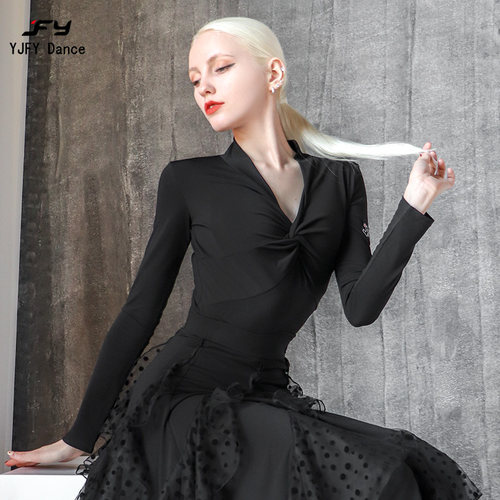 又见梵羽成年连体衣扭结拉丁舞