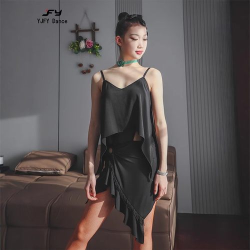 不规则吊带开叉连衣裙