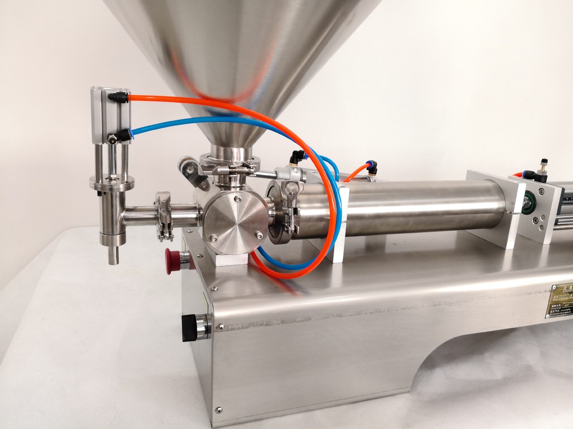 联腾牌 卧式气动搅拌酱料灌装机  豆瓣酱灌装机   浓浆灌装机