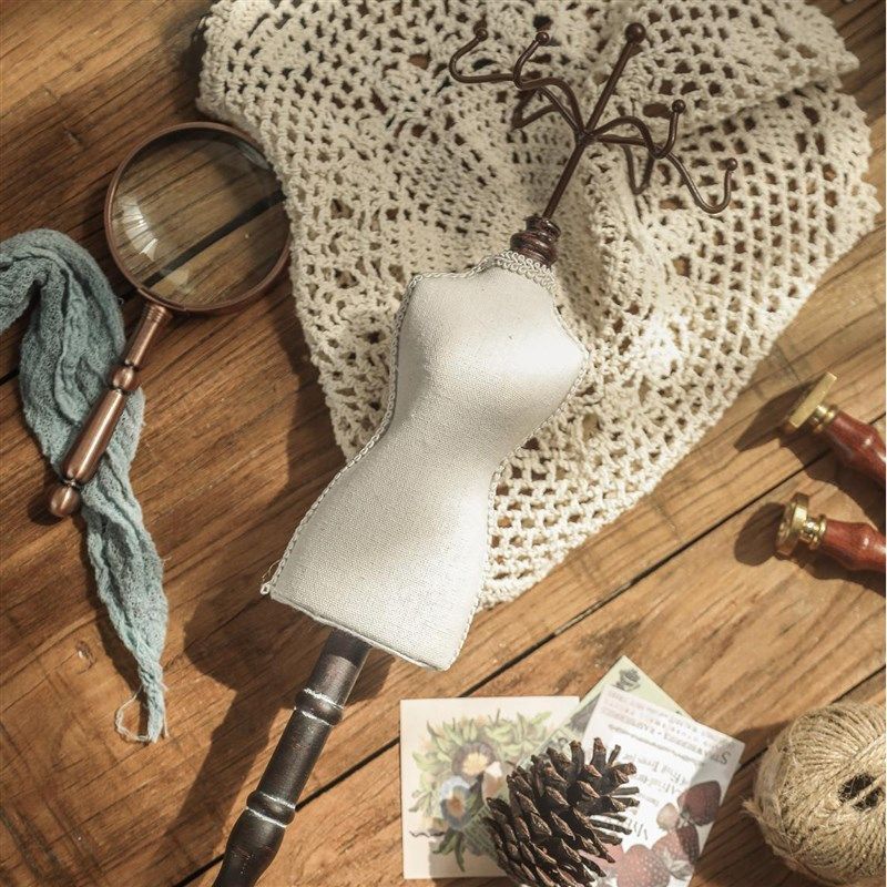 新款公主模特家居饰品珠宝首饰架人像收纳架创意实木复古装饰摆件