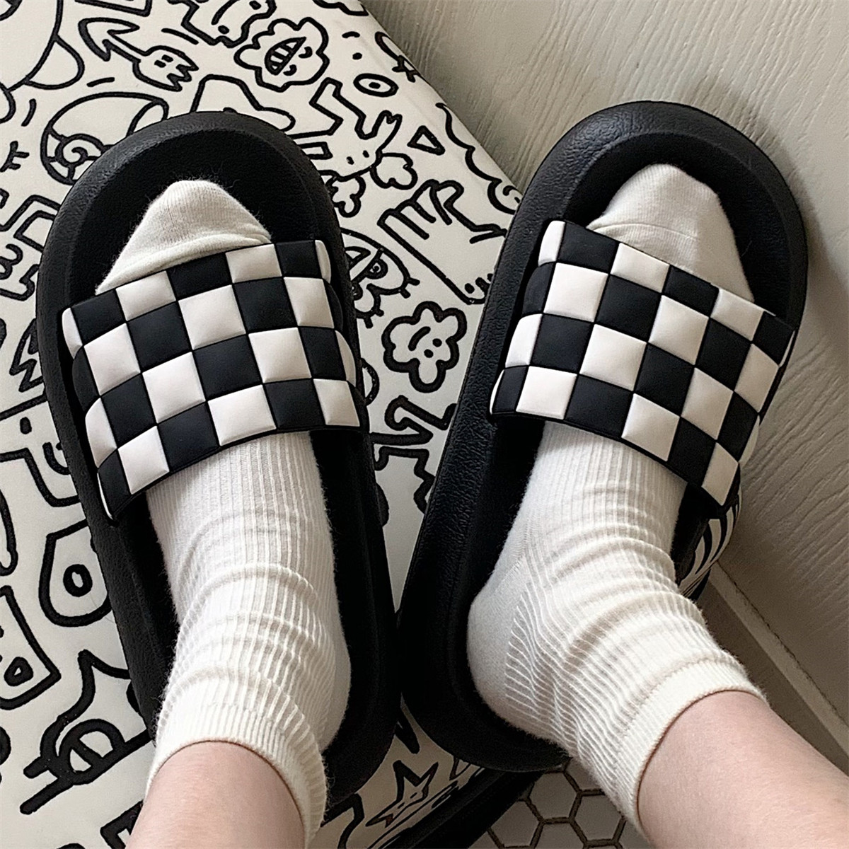 黑白棋盘格拖鞋夏季男女时尚软底图片